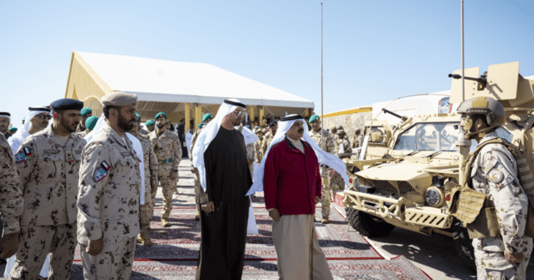 رئيس-الإمارات-وملك-البحرين-يشهدان-تمرين-ربدان-شويمان.png