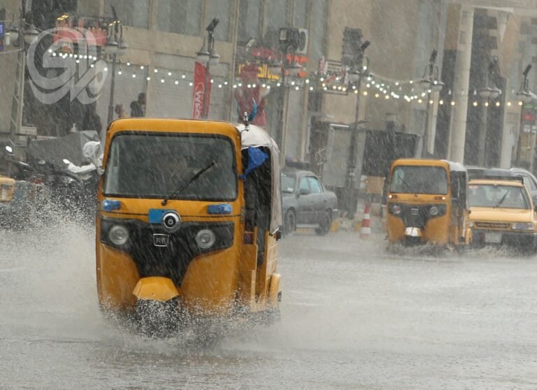 منخفض-جوي-عميق-يضرب-العراق-حتى-الجمعة-وبغداد-تغرق-بالأمطار.jpg