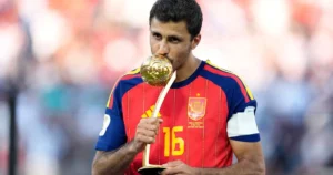 بعد-التألق-في-كأس-العالم-رودري-يبلغ-مانشستر-سيتي-برغبته.webp
