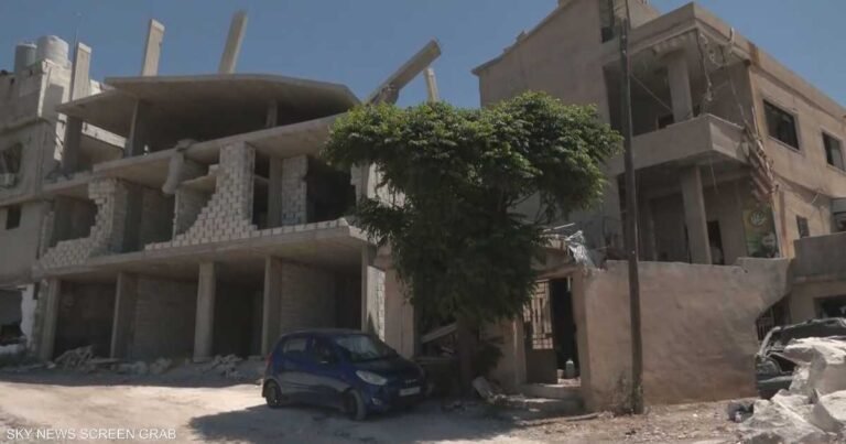 زوطر-الغربية-عودة-حذرة-للسكان-وسط-دمار-واسع.jpeg