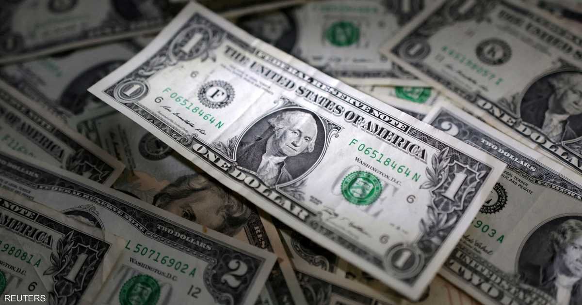الدولار-يتمسك-قرب-قمة-أسبوعين-بدعم-من-نبرة-الفيدرالي.JPG