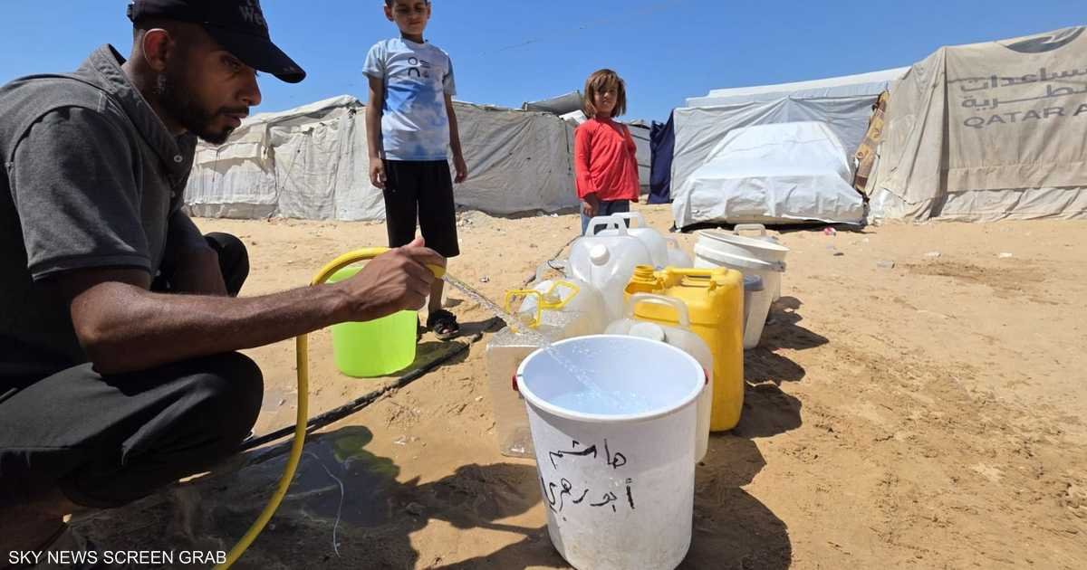 من-الحفرة-إلى-الخيمة-رحلة-الغزيين-خلف-قطرة-ماء.jpeg