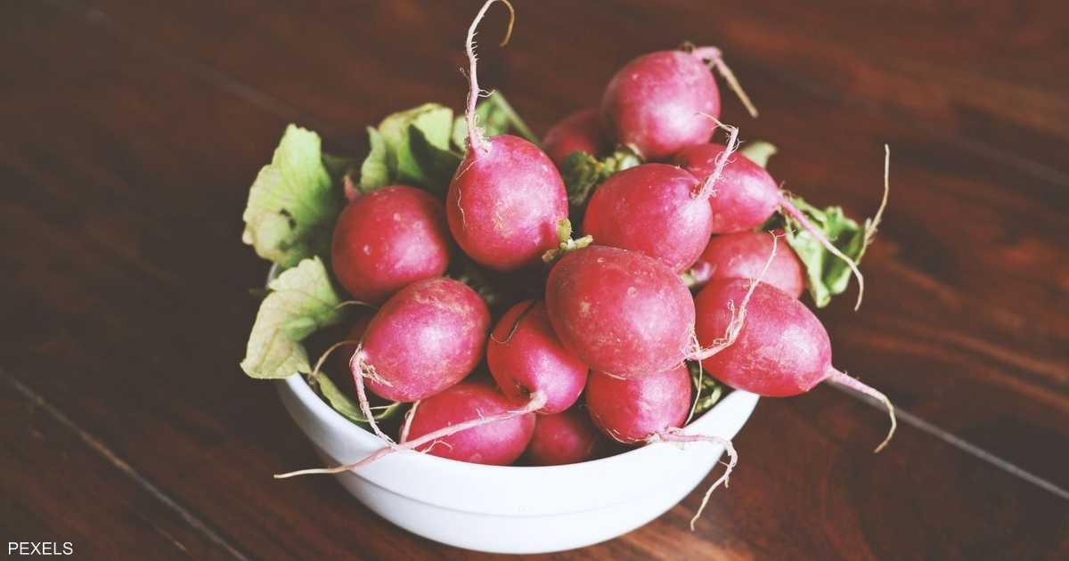تناول-الفجل-قبل-الطعام-هل-يهيئ-الجهاز-الهضمي-للوجبة؟.jpeg
