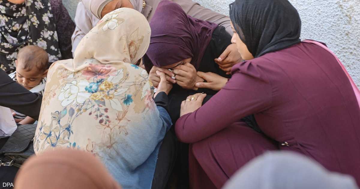 عرفتهم-من-ملابسهم-أم-من-غزة-تدفن-زوجها-وأطفالها-بعد.jpg